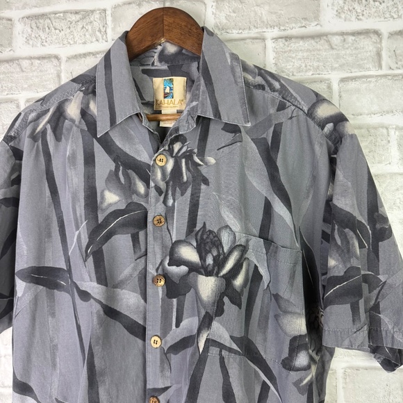 KAHALA Hawaiian Shadow Gray Floral Print Button Up Camp Shirt Mens MEDIUM - Picture 2 of 6
